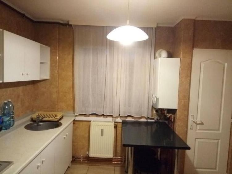 Apartament cu 3 camere semidecomandat în UTA