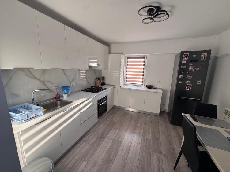 Apartament cu 2 camere decomandat, mobilat în Central