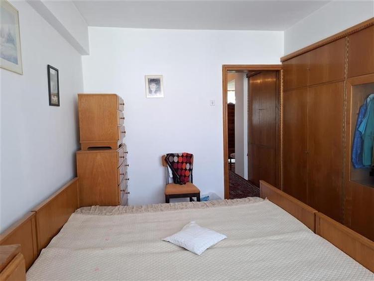 Apartament cu 4 camere decomandat, mobilat în Ultracentral