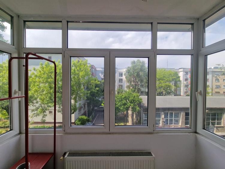 Apartament cu 3 camere decomandat în Drumul Sării
