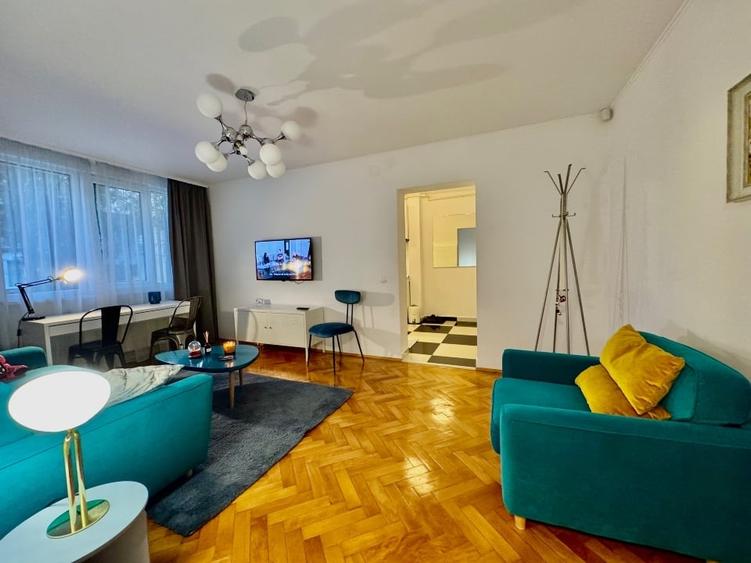 Apartament cu 2 camere semidecomandat, mobilat în Cornișa