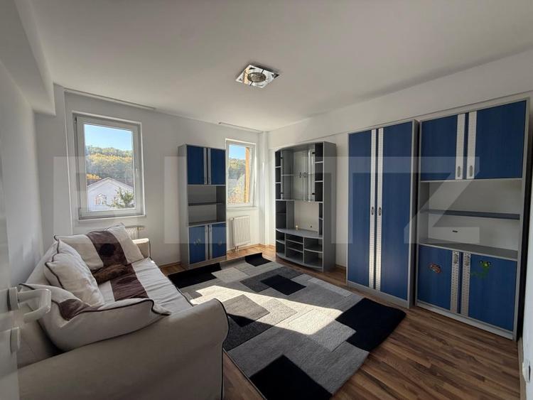 Apartament cu 3 camere decomandat, mobilat în Tudor