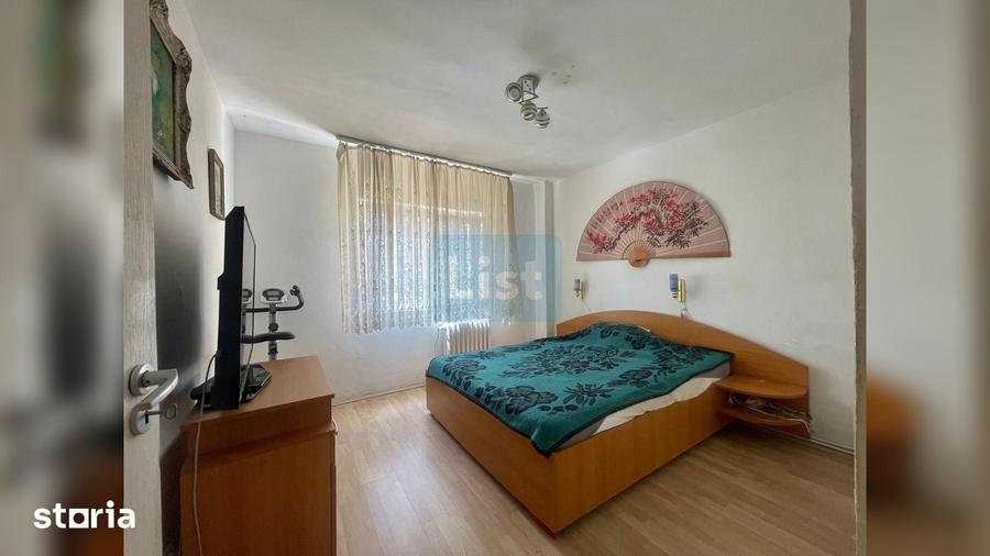 Apartament cu 3 camere semidecomandat în Micro IV