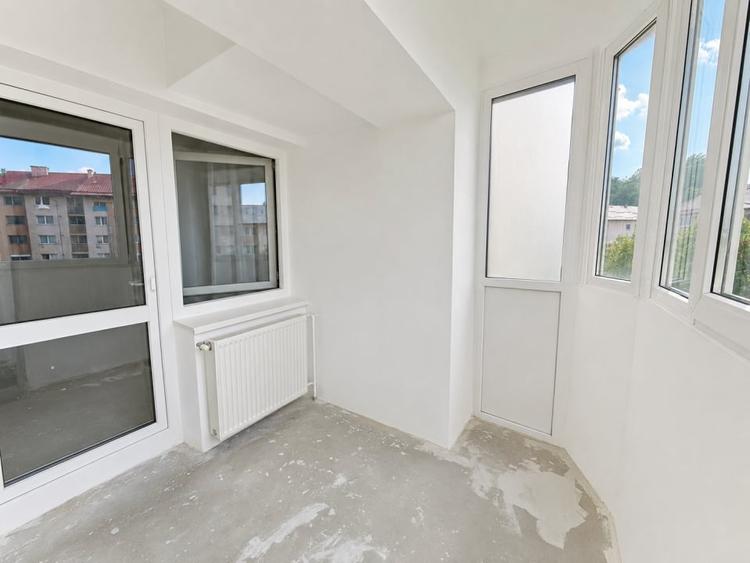 Apartament cu 3 camere decomandat, mobilat în Noua