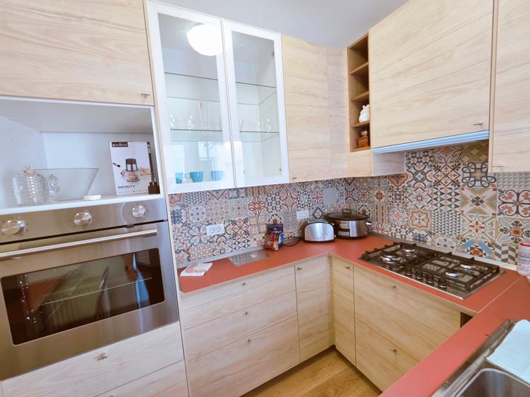 Apartament cu 3 camere semidecomandat în Cișmigiu