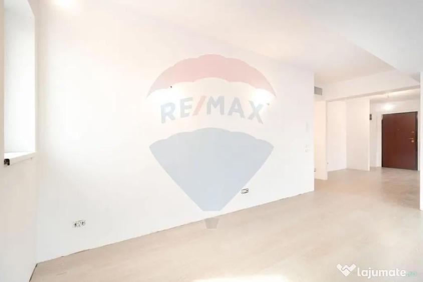 Apartament cu 3 camere semidecomandat în Dămăroaia