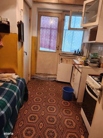 Apartament cu 3 camere decomandat în Cornișa