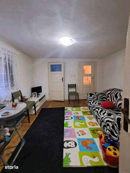 Casă cu 7 camere cu Teren 2500 Mp în Brateiu