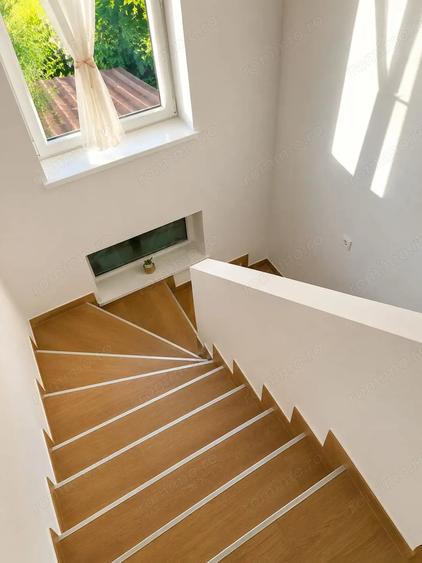 Casă cu 4 camere cu Teren 507 Mp în Sânmihaiu Român