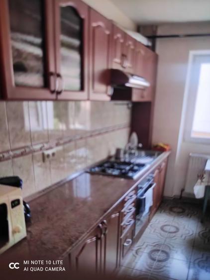 Apartament cu 3 camere semidecomandat în Central