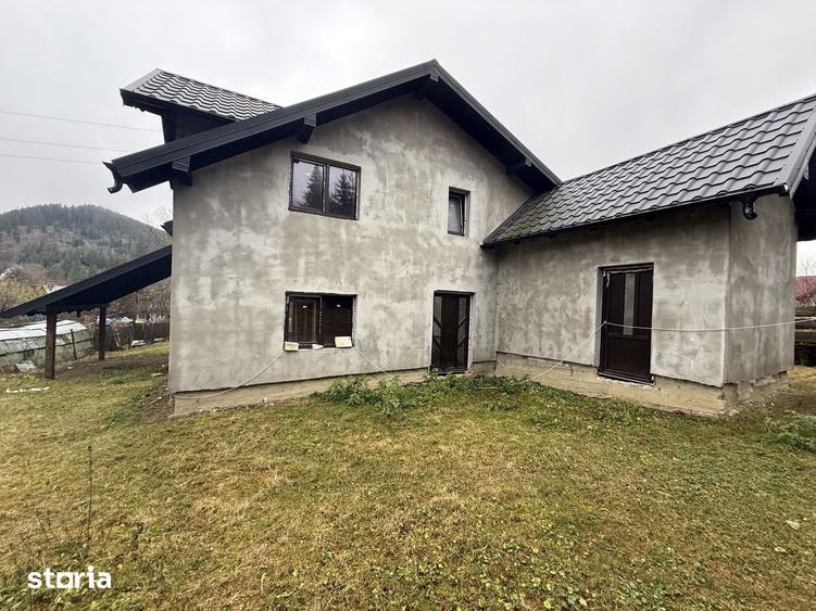 Casă cu 4 camere cu Teren 3937 Mp în Central