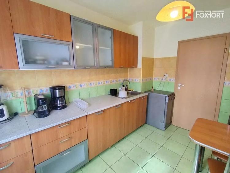 Apartament cu 4 camere decomandat în Soarelui