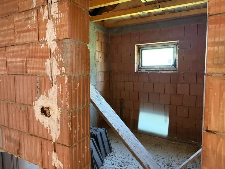 Casă cu 4 camere în Slimnic