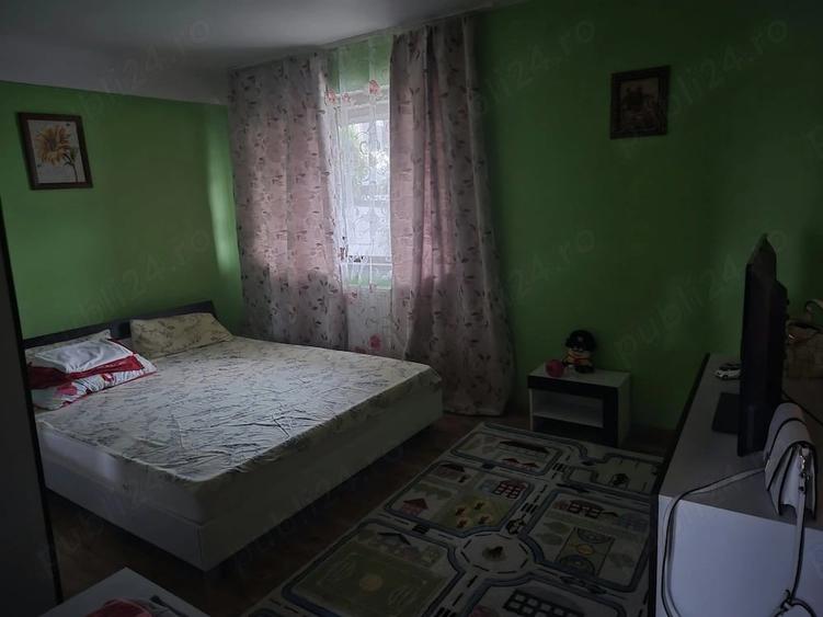 Casă cu 7 camere cu Teren 300 Mp în Km 5