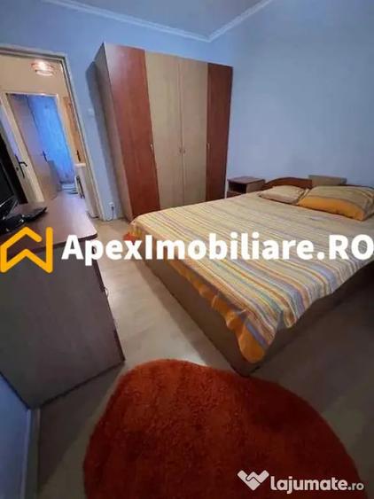 Apartament cu 3 camere semidecomandat în Giurgiului