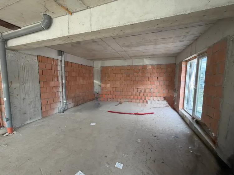 Spațiu comercial, de 103.69999694824 mp, în Tunari
