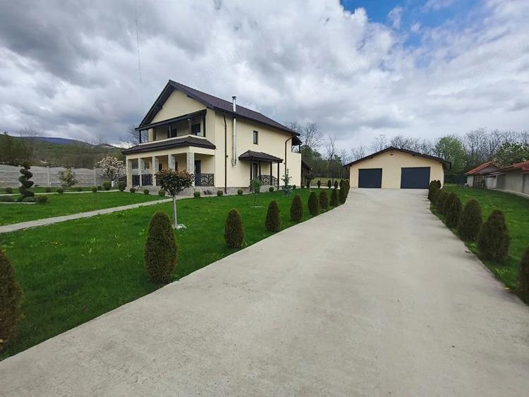 Casă cu Teren 2775 Mp în Crasna