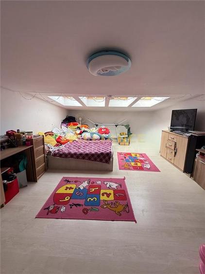 Apartament cu 4 camere semidecomandat, mobilat în Rahova