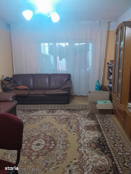 Apartament cu 3 camere decomandat în Exterior Vest