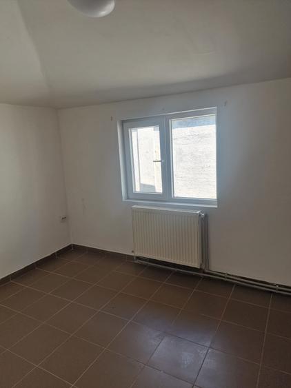 Casă individuală cu 9 camere cu Garaj în Otopeni
