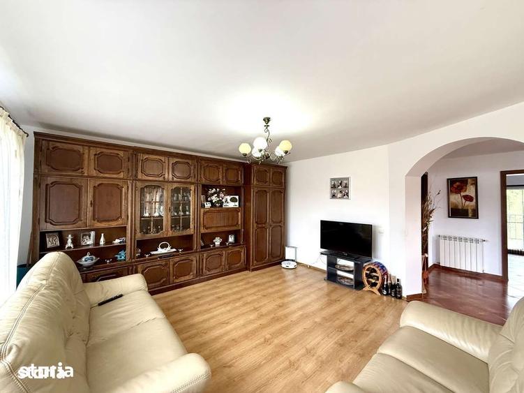 Casă cu 4 camere cu Teren 900 Mp în Central