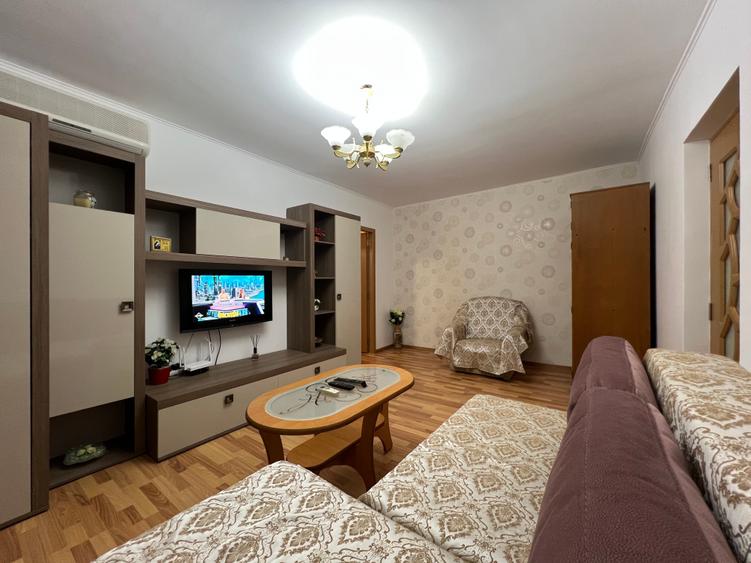 Apartament cu 2 camere semidecomandat în P-ța Victoriei