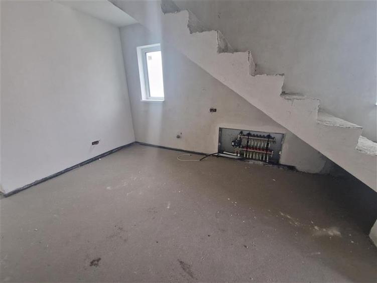 Casă cu 4 camere cu Teren 276 Mp în Central
