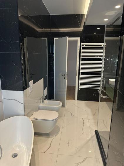 Apartament cu 4 camere semidecomandat, mobilat în Eminescu