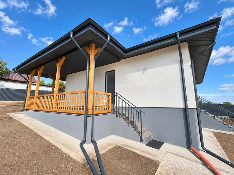 Casă individuală cu 4 camere cu Teren 650 Mp în Tomești