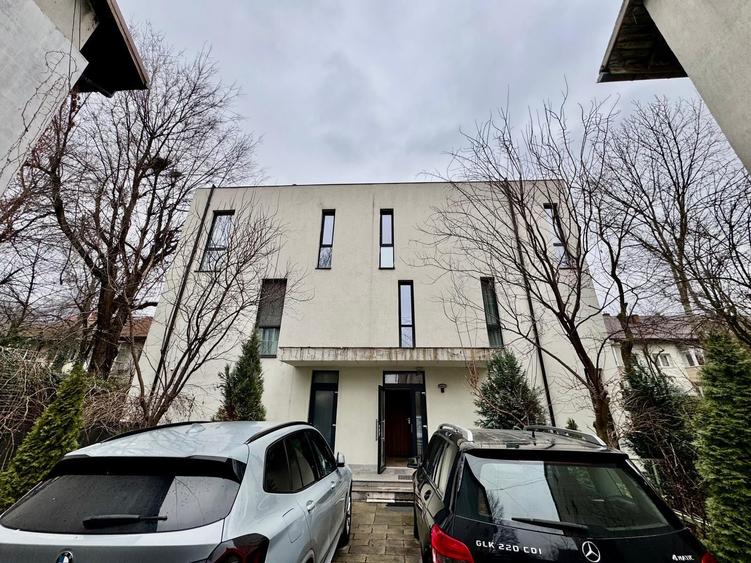 Apartament cu 3 camere decomandat în Floreasca