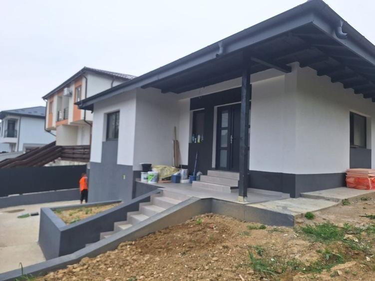 Casă cu 4 camere în Vișan