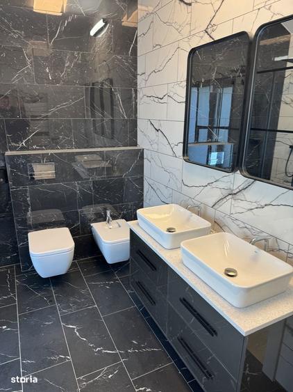 Casă cu 7 camere semidecomandat cu Teren 450 Mp în Central