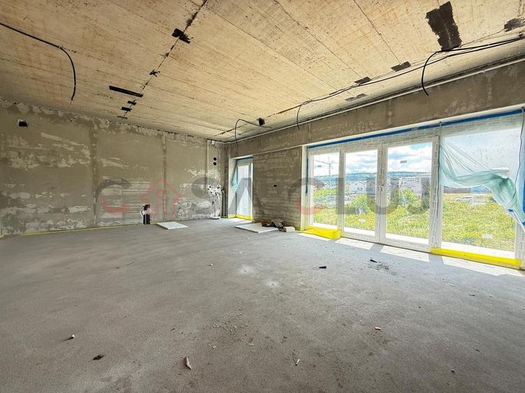 Apartament cu 3 camere semidecomandat în Europa