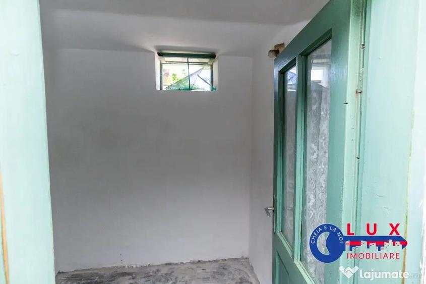 Casă cu 7 camere cu Teren 425 Mp în Păcii