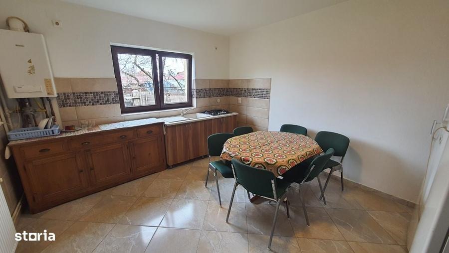 Casă cu 4 camere în Central