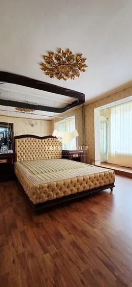 Apartament cu 3 camere decomandat în Drumul Taberei