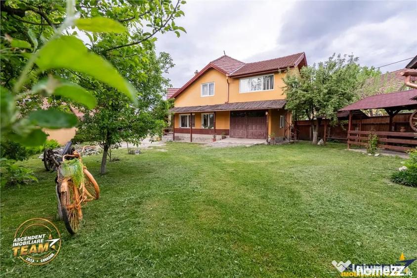 Casă cu 5 camere cu Teren 1336 Mp în Central