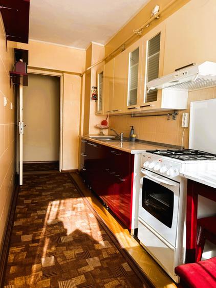 Apartament cu 3 camere decomandat în Podul de Fier