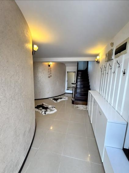 Casă individuală cu 4 camere cu Piscina în Cătălina