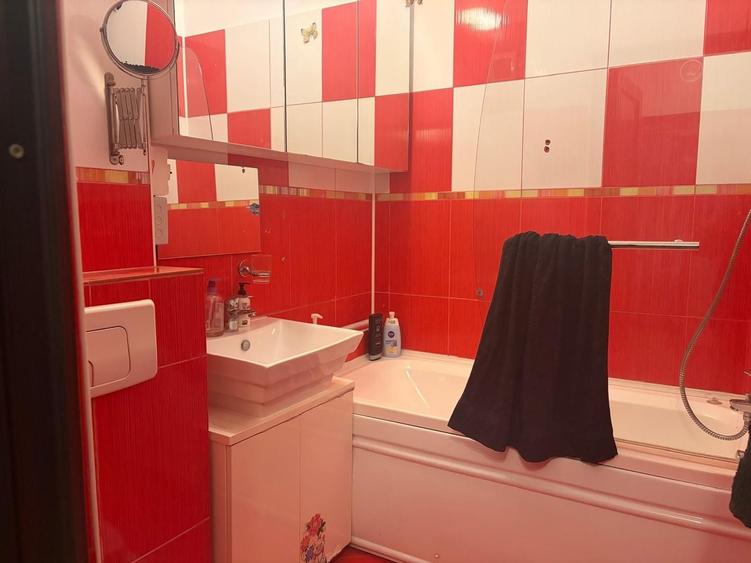 Apartament cu 2 camere semidecomandat, mobilat în Grivița