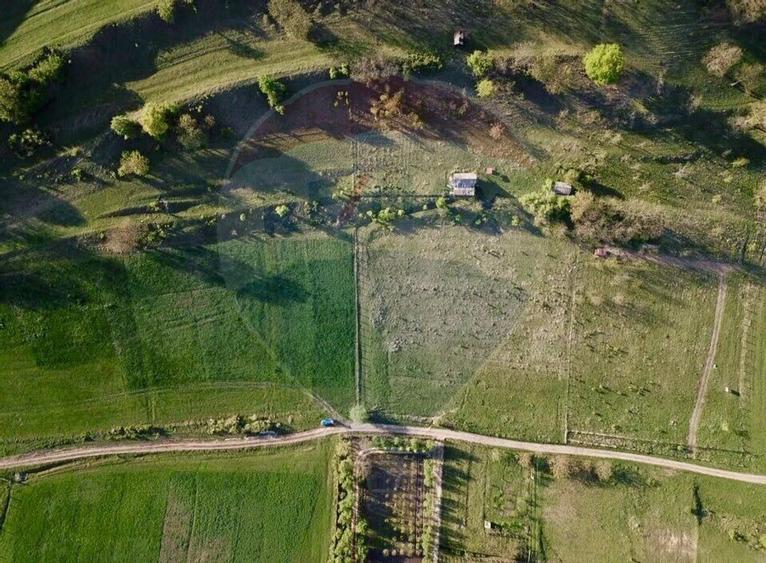 Teren intravilan 2000mp, langa barajul Ighis - 1
