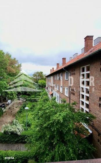 Apartament cu 4 camere decomandat în Horea