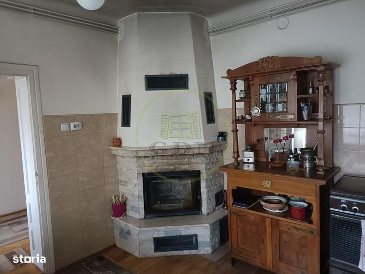 Casă cu 3 camere decomandat în Hodac