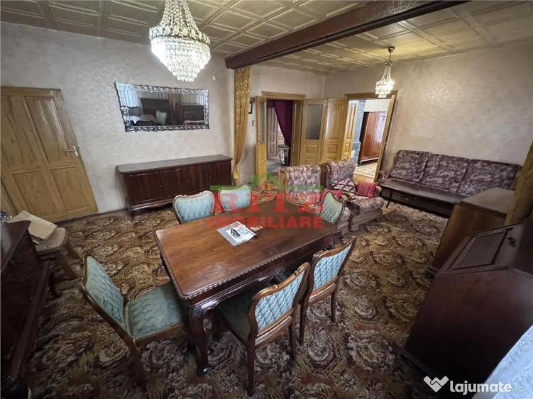 Casă cu 7 camere cu Teren 938 Mp în Orașul de Jos