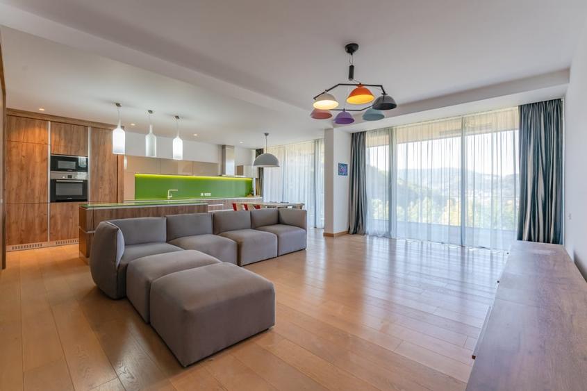 Apartament cu 3 camere decomandat, mobilat în Ultracentral