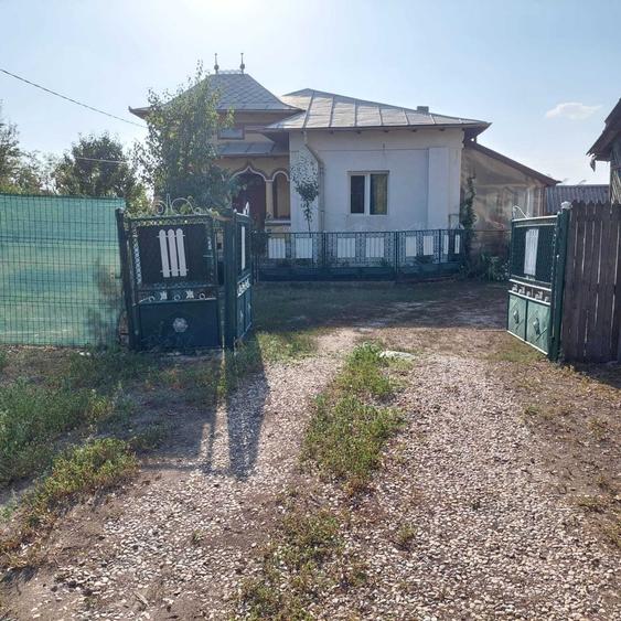 Casă cu 4 camere în Central