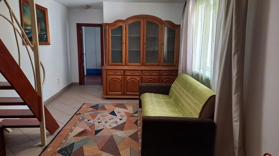 Apartament cu 3 camere decomandat în Exterior Vest