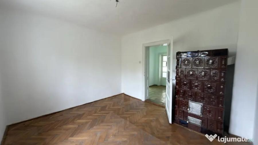 Casă cu 3 camere cu Teren 2200 Mp în Central