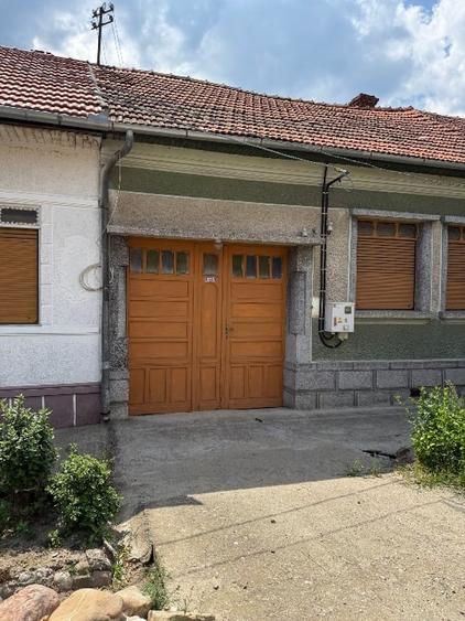 Casă individuală cu 6 camere cu Teren 1000 Mp în Iablanița
