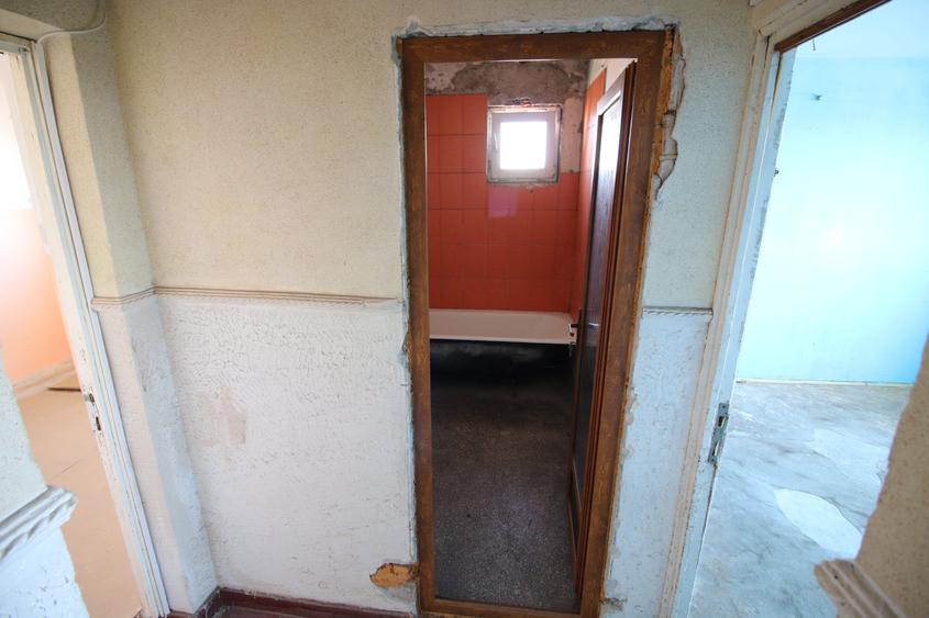 Apartament cu 3 camere decomandat în Micro 20